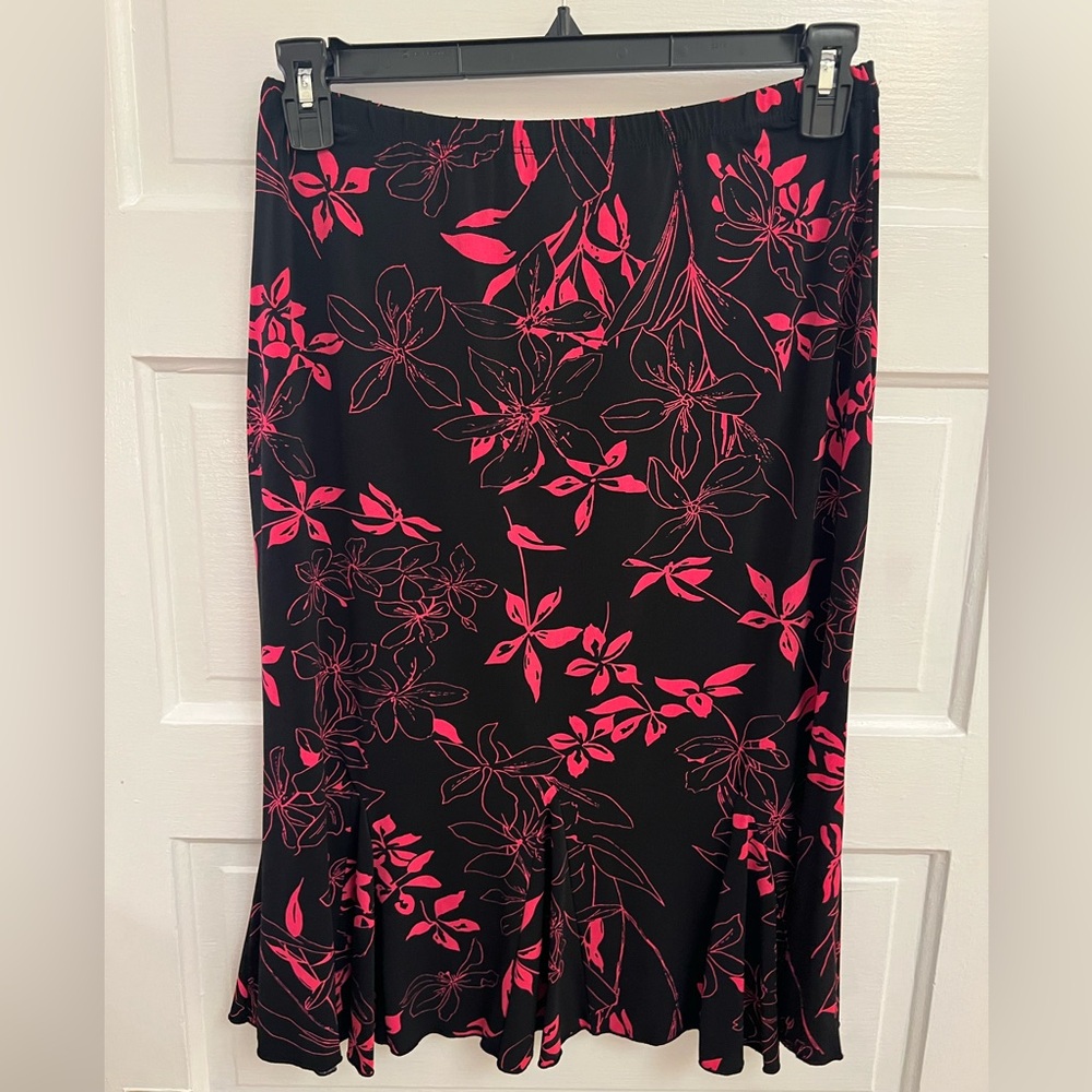 Suzie In The City matching skirt and top - Picture 5 of 7